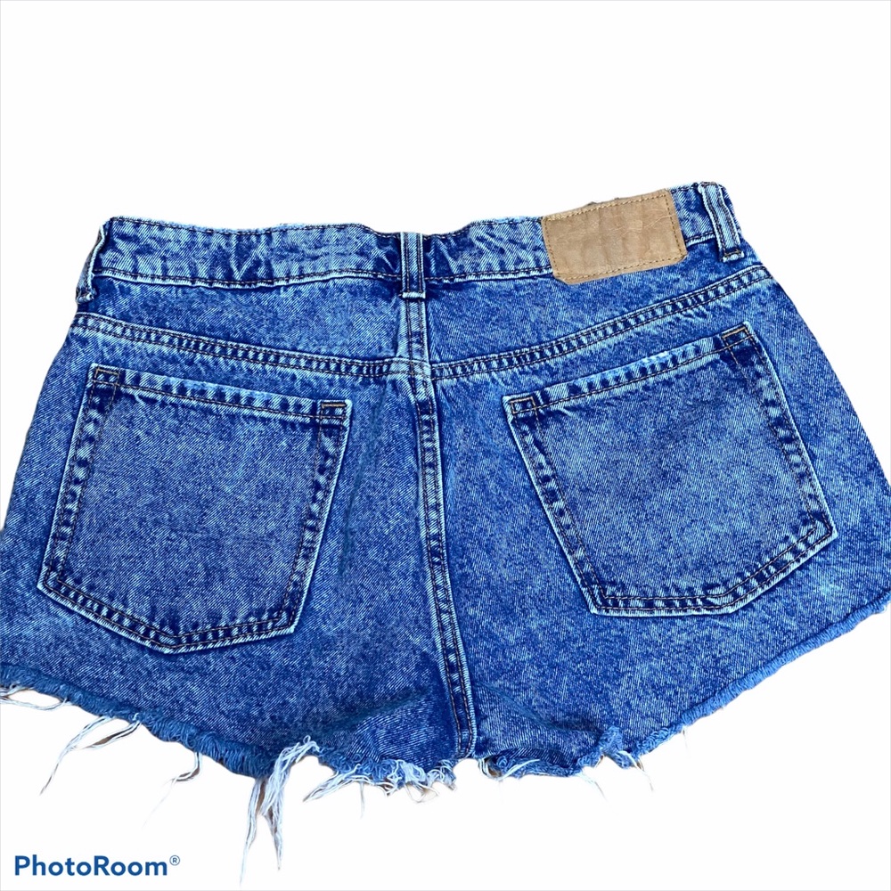 H&M HighWaisted acid washed frayed hem shorts